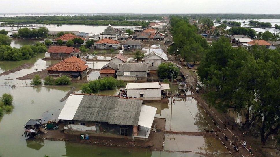 In Afrika zu wenig, in Asien zu viel Regen – Indonesien drohen Überschwemmungen. – Bild: BR / SWR