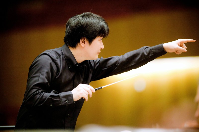 Der junge japanische Dirigent Kazuki Yamada, Preisträger beim Internationalen Dirigierwettbewerb in Besançon, dirigiert Camille Saint-Saëns’ Cellokonzert Nr. 1. – Bild: ARTE France 