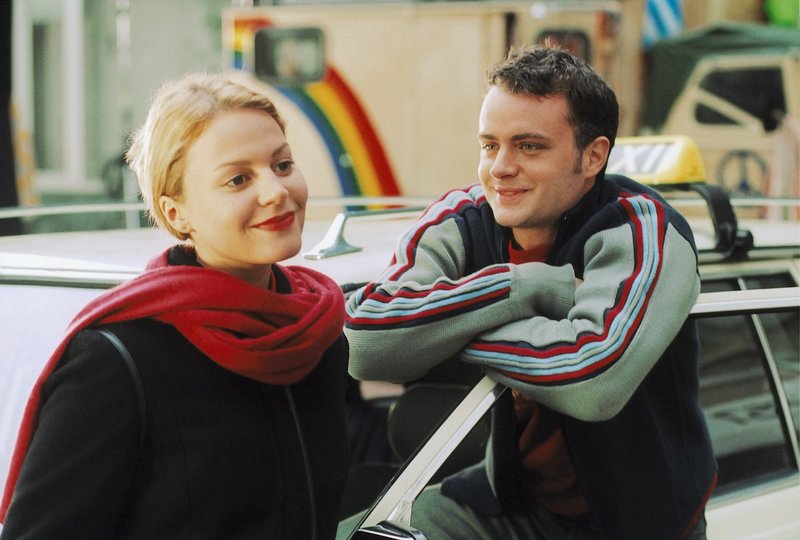 Seit der Taxifahrer Patrick (André Röhner, r.) die attraktive Nika (Maria Simon, l.) kennen gelernt hat, durchlebt er eine Achterbahn der Gefühle ... – Bild: ProSieben Eigenproduktionsbild frei Seit der Taxifahrer Patrick (André Röhner, r.) die attraktive Nika (Maria Simon, l.) kennen gelernt hat, durchlebt er eine Achterbahn der Gefühle ... – Bild: ProSieben Eigenproduktionsbild frei