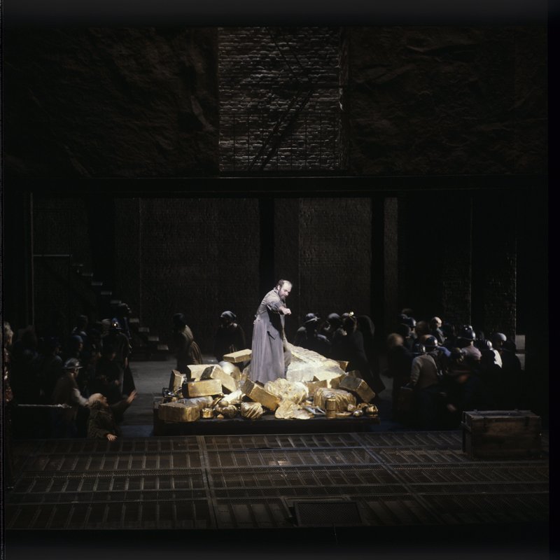 Szenenbild von der 1980 inszenierten Wagner-Oper „Das Rheingold“ in Bayreuth. – Bild: BR/​Unitel GmbH & Co.KG