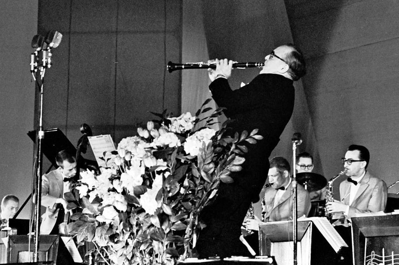 ARD/​WDR JAZZ FÜR DIE RUSSEN, „Benny Goodman erobert die Sowjetunion“, Ein Film von Konstanze Burkard, am Montag (20.02.12) um 23:45 Uhr im ERSTEN. Benny Goodmann on Stage in der Sowjetunion, 1962. – Bild: WDR/​sarabandefilm/​Igor Vysotski