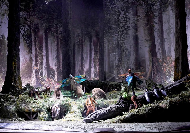 Marcus Pelz (Pfarrer / Dachs), Chen Reiss (Füchslein Schlaukopf). – Bild: ORF Marcus Pelz (Pfarrer / Dachs), Chen Reiss (Füchslein Schlaukopf). – Bild: ORF