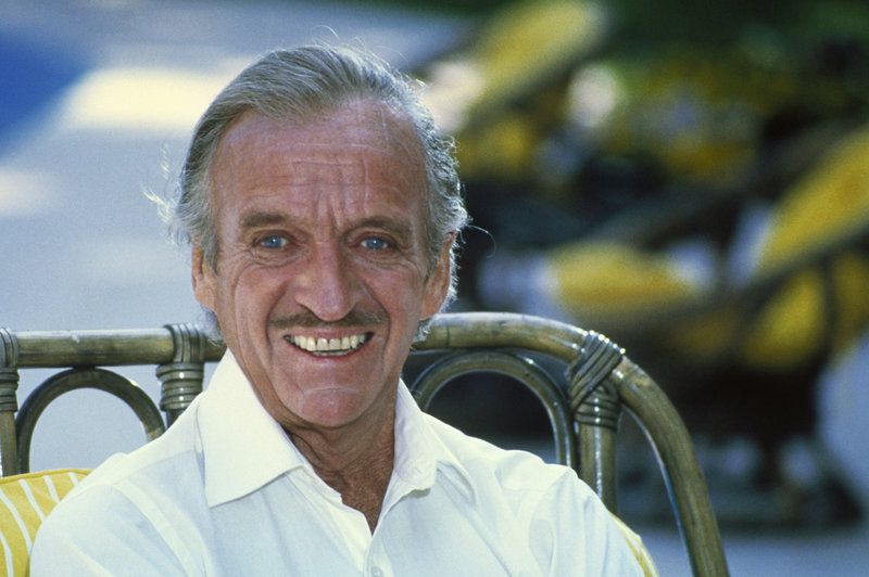 Sir Charles Litton (David Niven) – Bild: TMG Sir Charles Litton (David Niven) – Bild: TMG