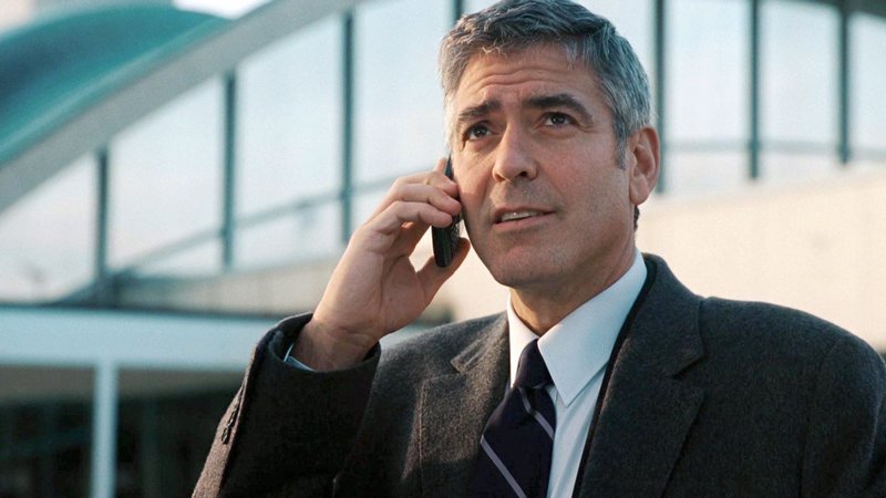 Ryan Bingham (George Clooney) hat einen außergewöhnlichen Job: Er fliegt permanent quer durch die USA und feuert Mitarbeiter in Unternehmen, deren Chefs selber nicht den Mut dazu haben.Ryan Bingham (George Clooney) hat einen auüergewöhnlichen Job: Er fliegt permanent quer durch die USA und feuert Mitarbeiter in Unternehmen, deren Chefs selber nicht den Mut dazu haben. – Bild: RTL Zwei Ryan Bingham (George Clooney) hat einen außergewöhnlichen Job: Er fliegt permanent quer durch die USA und feuert Mitarbeiter in Unternehmen, deren Chefs selber nicht den Mut dazu haben.Ryan Bingham (George Clooney) hat einen auüergewöhnlichen Job: Er fliegt permanent quer durch die USA und feuert Mitarbeiter in Unternehmen, deren Chefs selber nicht den Mut dazu haben. – Bild: RTL Zwei