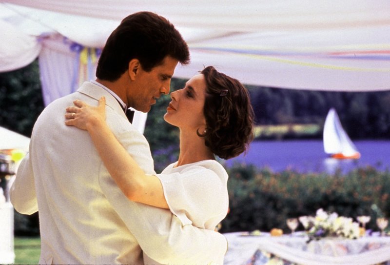 Larry (Ted Danson, l.); Maria (Isabella Rossellini, r.) – Bild: TM, ® & © 1988 by Paramount Pictures. All Rights Reserved. Lizenzbild frei Larry (Ted Danson, l.); Maria (Isabella Rossellini, r.) – Bild: TM, ® & © 1988 by Paramount Pictures. All Rights Reserved. Lizenzbild frei