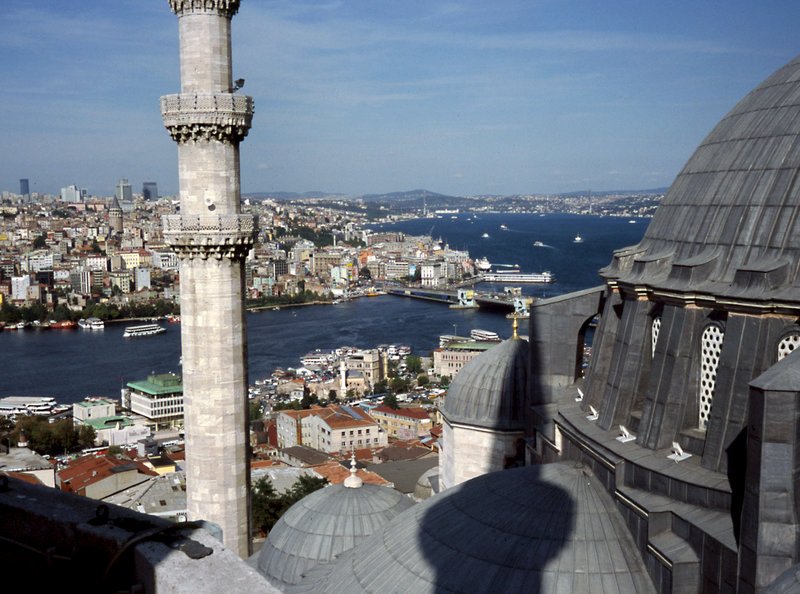 Istanbul – Blick von der Süleymaniye Moschee Richtung Galata. – Bild: ZDF und SR Istanbul – Blick von der Süleymaniye Moschee Richtung Galata. – Bild: ZDF und SR