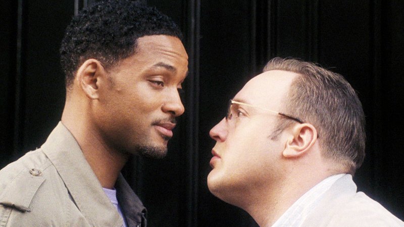 Alex Hitchens (Will Smith, li.) ist auf dem Höhepunkt seiner Karriere. Als „Date Doktor“ berät er Männer, die eine Frau erobern wollen und hilft ihnen dabei geschickt, ein erstes Date zu verabreden. Einer seiner Klienten, Albert (Kevin James), scheint ein aussichtsloser Fall zu sein. – Bild: RTL Zwei Alex Hitchens (Will Smith, li.) ist auf dem Höhepunkt seiner Karriere. Als „Date Doktor“ berät er Männer, die eine Frau erobern wollen und hilft ihnen dabei geschickt, ein erstes Date zu verabreden. Einer seiner Klienten, Albert (Kevin James), scheint ein aussichtsloser Fall zu sein. – Bild: RTL Zwei