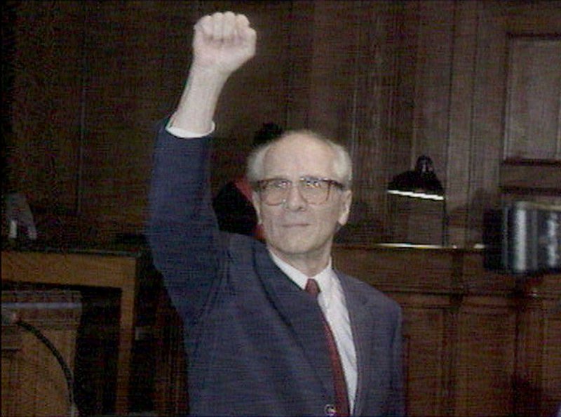 MDR Fernsehen HONECKERS FLUCHT, „Das Ende eines Kommunisten“, am Dienstag (24.07.12) um 22:05 Uhr.
Erich Honecker – Bild: MDR MDR Fernsehen HONECKERS FLUCHT, „Das Ende eines Kommunisten“, am Dienstag (24.07.12) um 22:05 Uhr.
Erich Honecker – Bild: MDR