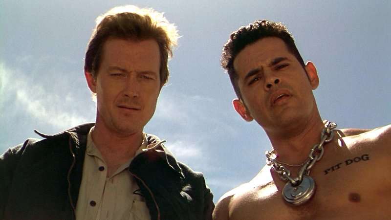 Buck (Robert Patrick, li.) und Jesus (Raymond Cruz) – Bild: RTL Zwei