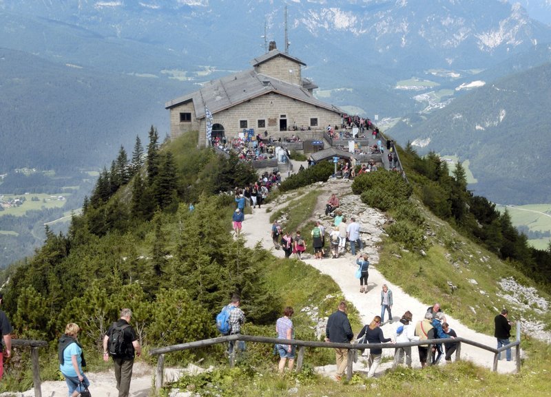 Blick auf das Kehlsteinhaus, ein Berggasthaus über Berchtesgaden. Es wurde 1937 bis 1938 von der NSDAP als Repräsentationsgebäude erbaut. – Bild: HR/​Dagmar Hase