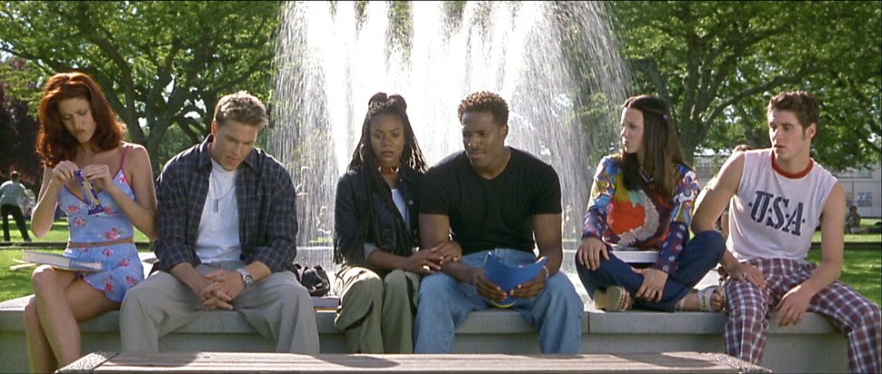 v.li.n.re.: Buffy (Shannon Elizabeth), Greg (Lochlyn Munro), Brenda (Regina Hall), Ray (Shwan Wayans), Cindy (Anna Faris) und Bobby (Jon Abrahams) – Bild: RTL Zwei