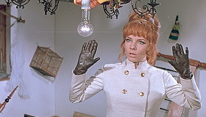 MDR Fernsehen WIE DER KUDAMM NACH KARL-MARX-STADT KAM, „Der Westen im DDR-Film“, am Sonntag (29.12.13) um 22:00 Uhr. Annekathrin Bürger (Szene aus „Mit mir nicht Madam“ ) – Bild: MDR/DRA MDR Fernsehen WIE DER KUDAMM NACH KARL-MARX-STADT KAM, „Der Westen im DDR-Film“, am Sonntag (29.12.13) um 22:00 Uhr. Annekathrin Bürger (Szene aus „Mit mir nicht Madam“ ) – Bild: MDR/DRA