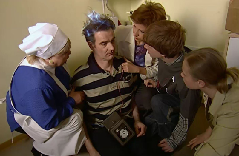 Wie Erziehe Ich Meine Eltern Folge 23 Wie erziehe ich meine Eltern? S02E09: Sparen ist geil! – fernsehserien.de