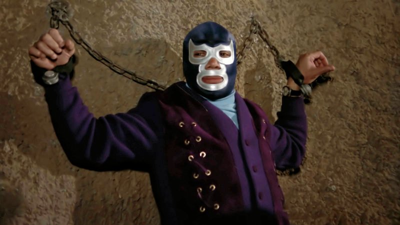 Der Blaue Dämon (Blauer Dämon) hilft seinem Wrestlingkollegen El Santo die Feinde Dracula und Rufus Rex zu besiegen. – Bild: ARD /​ © Winkler Film