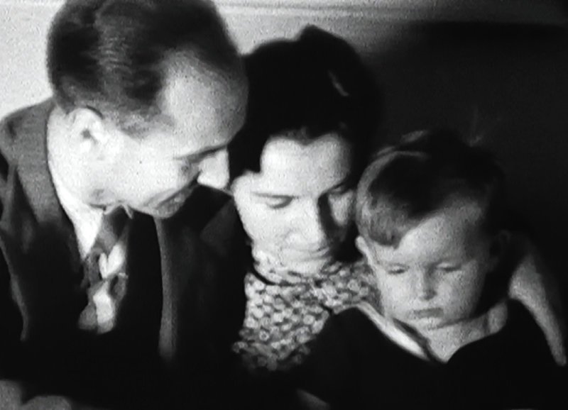 Albert Hofmann mit Familie – Bild: ZDF und SRF/​Martin Wirz