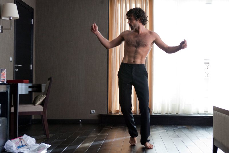 ARD DER AUFTRAGSLOVER (l'arnacoeur), Frankreich/Monaco 2010, Regie Pascal Chaumeil, am Dienstag (16.06.15) um 00:35 Uhr im ERSTEN. Der lässige Alex (Romain Duris) nimmt das Leben von der lockeren Seite. – Bild: ARD Degeto/Universal ARD DER AUFTRAGSLOVER (l'arnacoeur), Frankreich/Monaco 2010, Regie Pascal Chaumeil, am Dienstag (16.06.15) um 00:35 Uhr im ERSTEN. Der lässige Alex (Romain Duris) nimmt das Leben von der lockeren Seite. – Bild: ARD Degeto/Universal