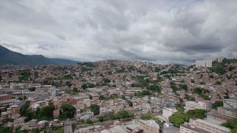Armenviertel Petare in Caracas/​Venezuela. – Bild: ZDF und GA&A Productions./​GA&A Productions