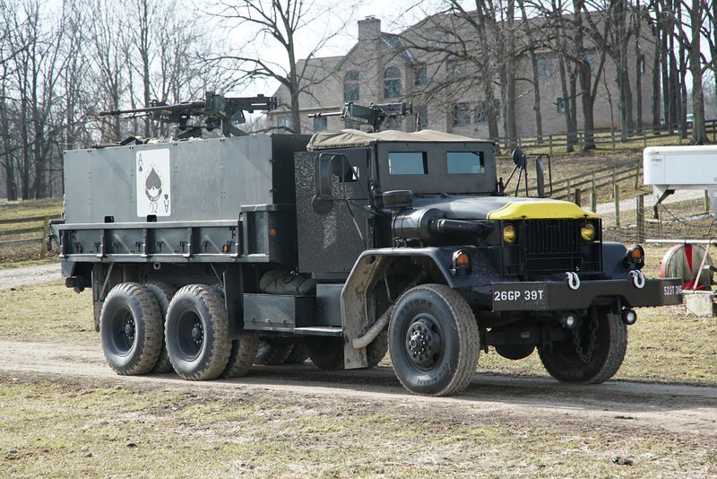 „Gun Trucks“: Aufgerüstet um den Versorgungskonvoi zu schützen. – Bild: MG RTL D /​ Austin Street P