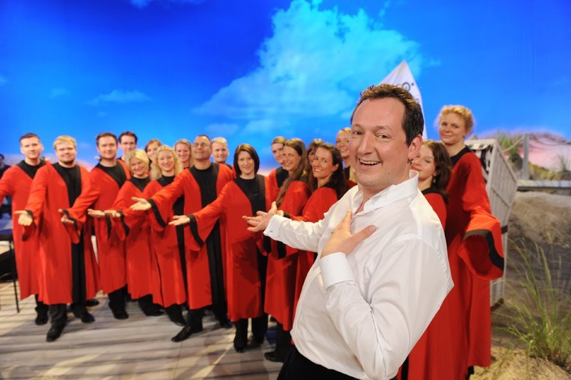 In seinem aktuellen Bühnenprogramm ‚Liebesbeweise‘ analysiert Dr. Eckart von Hirschhausen, Deutschland witzigster TV-Arzt mit echtem Doktortitel, das Phänomen Liebe – spontan, geistreich und manchmal unerwartet hintergründig. – Bild: RTL