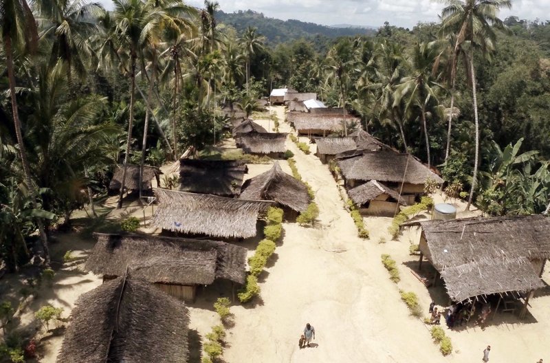  – Bild: Media Hunters /​ Blick auf das Dorf Wigote in Papua-Neuguinea