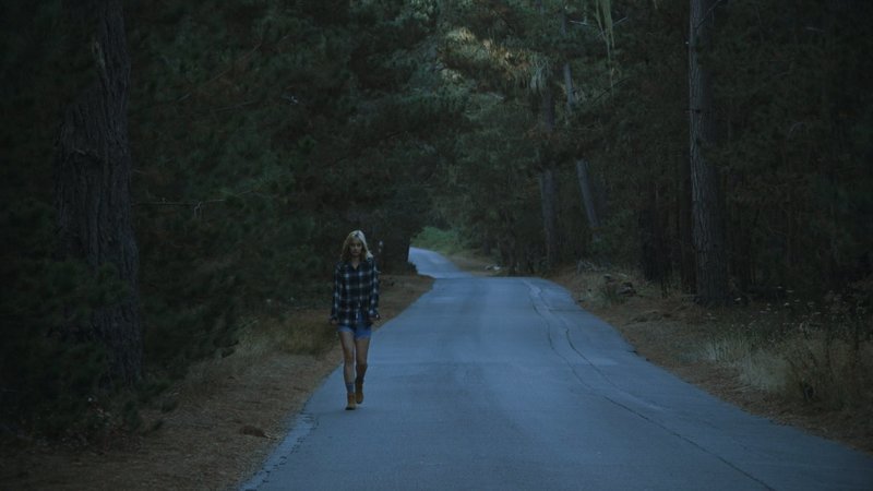 Beth (Caitlin Fitzgerald) – Bild: 2016 Always Shine LLC. All Rights Reserved. Lizenzbild frei Beth (Caitlin Fitzgerald) – Bild: 2016 Always Shine LLC. All Rights Reserved. Lizenzbild frei