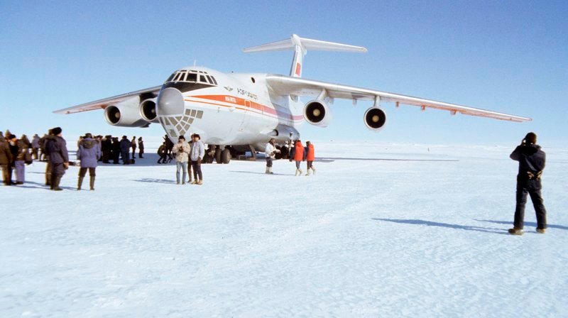 DDR-Polarforscher landen mit einer „Iljuschin“ – Bild: MDR/Ulf Bauerschäfer DDR-Polarforscher landen mit einer „Iljuschin“ – Bild: MDR/Ulf Bauerschäfer