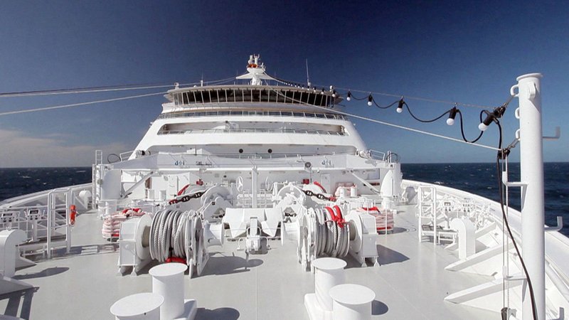 Vom Hafen Barcelonas aus läuft der Luxuskreuzer in sieben Tagen die schönsten Städte an der französischen und italienischen Küste an. – Bild: N24 Doku Vom Hafen Barcelonas aus läuft der Luxuskreuzer in sieben Tagen die schönsten Städte an der französischen und italienischen Küste an. – Bild: N24 Doku