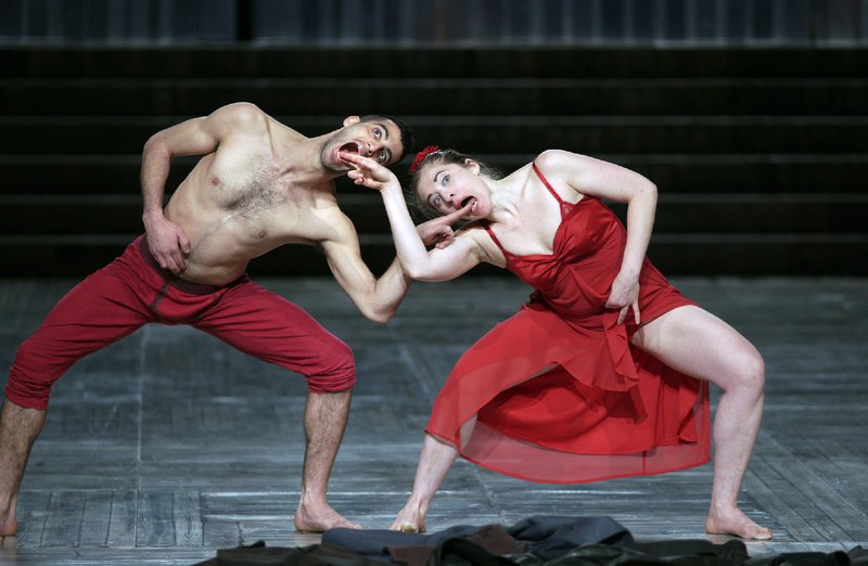 ¿Les Ballets C de la B¿ thematisiert die Zustände in der Gesellschaft – Bild: ZDF und Javier del Real
