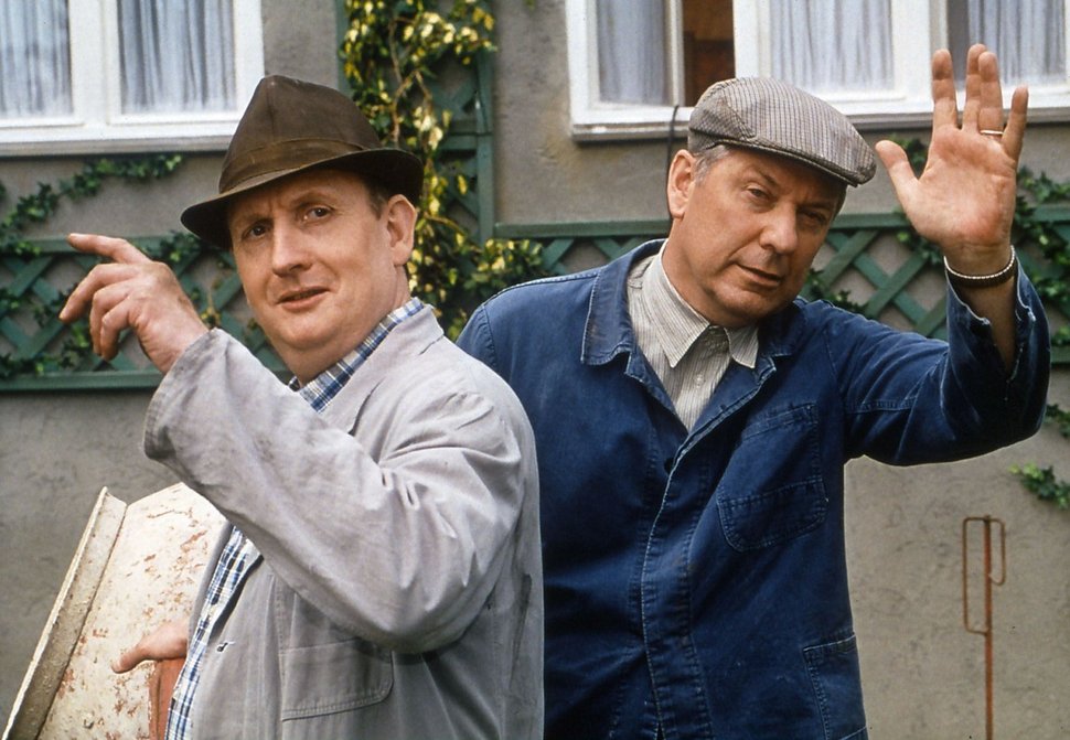 NDR Fernsehen TACH, HERR DOKTER! – DER HEINZ BECKER FILM, am Sonntag (09.10.11) um 13:00 Uhr. Heinz Becker (Gerd Dudenhöffer, re.) und sein bester Kumpel, der Maier Kurt (Henning Hoffsten, li.) lassen grüßen. – Bild: SWR / Telepool