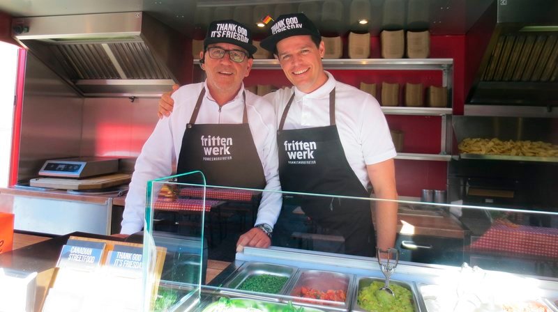 Cocktails und Barkeeper auf Bestellung. Die Mades Cocktailtaxis – Bild: SR/​Gordian Arneth