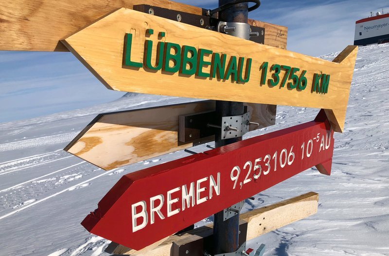 Die Neumayer-Station in der Antarktis ist die größte und komfortabelste deutsche Station am Südpol aller Zeiten. Gut 13.000 Kilometer südlich soll sie vor allem Klimaforschung vorantreiben. – Bild: ZDF und SWR/Matthias Ebert. Die Neumayer-Station in der Antarktis ist die größte und komfortabelste deutsche Station am Südpol aller Zeiten. Gut 13.000 Kilometer südlich soll sie vor allem Klimaforschung vorantreiben. – Bild: ZDF und SWR/Matthias Ebert.