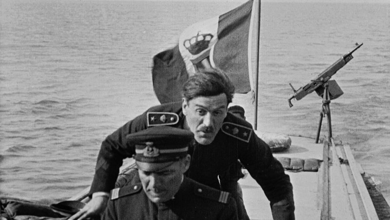Kapitän Luigi Rizzo auf einem italienischen Torpedoboot – Bild: ARTE/ORF / © Istituto Luce Kapitän Luigi Rizzo auf einem italienischen Torpedoboot – Bild: ARTE/ORF / © Istituto Luce