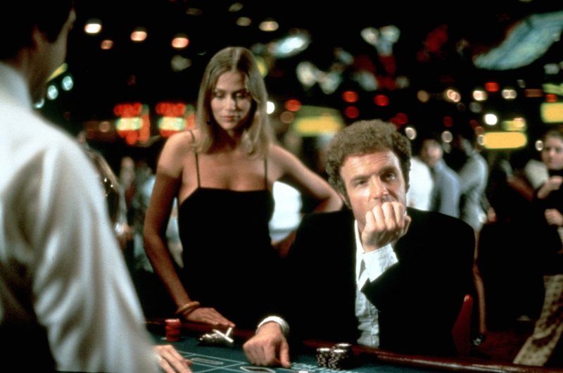 Billie (Lauren Hutton, l.); Axel Freed (James Caan, r.) – Bild: TM, ® & © 1974 by Paramount Pictures. All Rights Reserved. Lizenzbild frei Billie (Lauren Hutton, l.); Axel Freed (James Caan, r.) – Bild: TM, ® & © 1974 by Paramount Pictures. All Rights Reserved. Lizenzbild frei