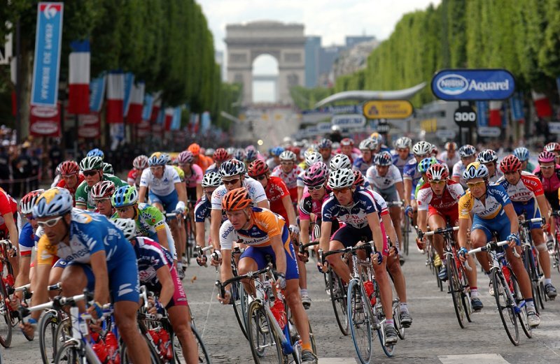 Tourfinale 2003 in Paris auf der Champs-Elysees. – Bild: Geo Television