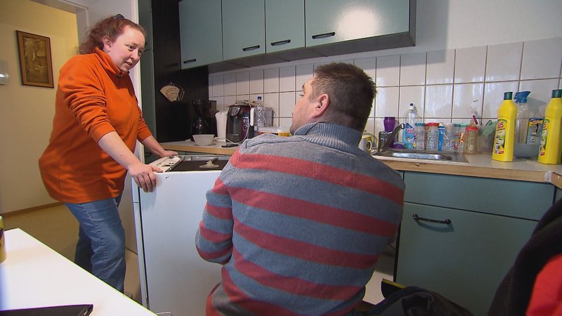 Hartz Und Herzlich Tag Für Tag Hartz Und Herzlich Tag Für Tag Benz Baracken Episodenguide Fernsehserien De