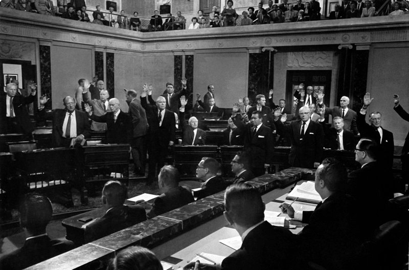 In „Sturm über Washington“ von Otto Preminger liefert sich der US-Senat eine heiße Debatte. – Bild: ARD /​ © Beta Film (all images courtesy TLEFilms FRPS Images Library)