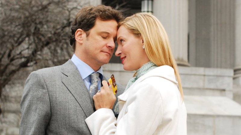 Kurz vor der Hochzeit mit ihrem Verlobten Richard (Colin Firth) erfährt die erfolgreiche Radio-Moderatorin Emma (Uma Thurman), dass sie angeblich schon verheiratet ist … – Bild: RTL Zwei