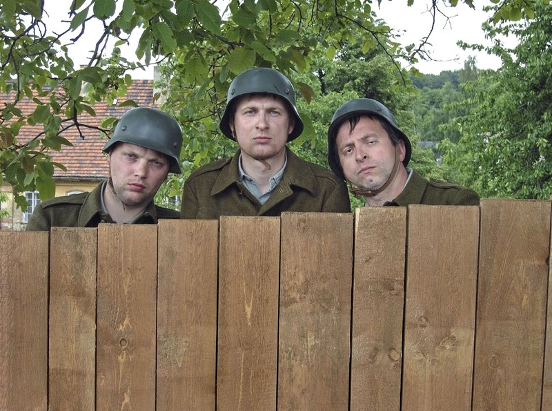 Bilder von der Verteidigung eines Hofes – Bild: MDR/​Bernd Kilian