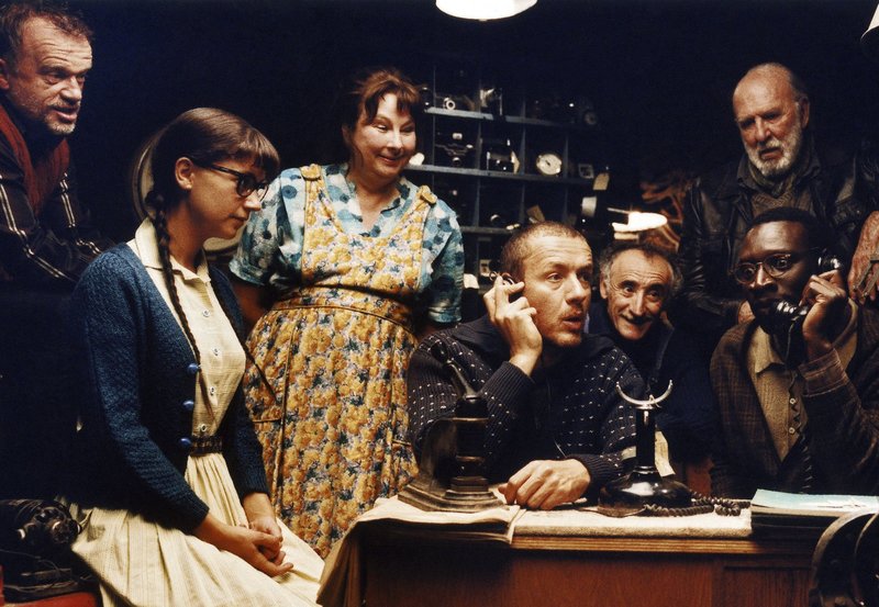 Micmacs - Uns gehört Paris! – Bild: ARD Degeto/​Epithete Films/​Tapioca Films/​Warner Bros.