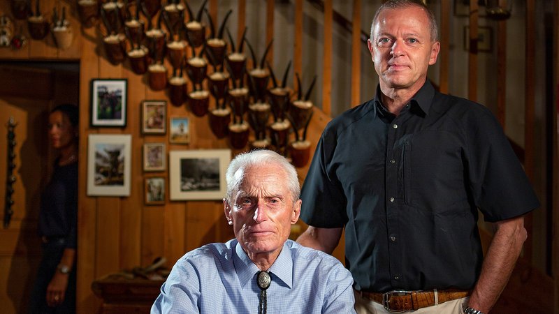 DOK: Ein Mann ein Wort
Vater und Sohn Tgetgel in Ardez, 2018
SRF – Bild: SRF1