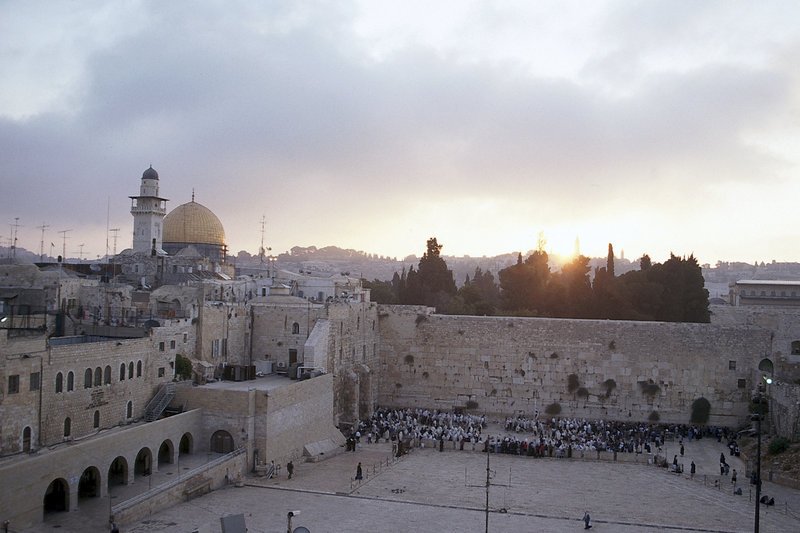 Jerusalem – Stadt am Schnittpunkt von drei Religionen. Der Legende nach wurde Maria am Tempelberg religiös erzogen. – Bild: ZDF und Jens-Peter Behrend