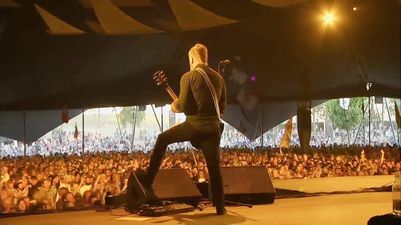 Gitarrenspieler auf einer Bühne – Bild: GEO Television