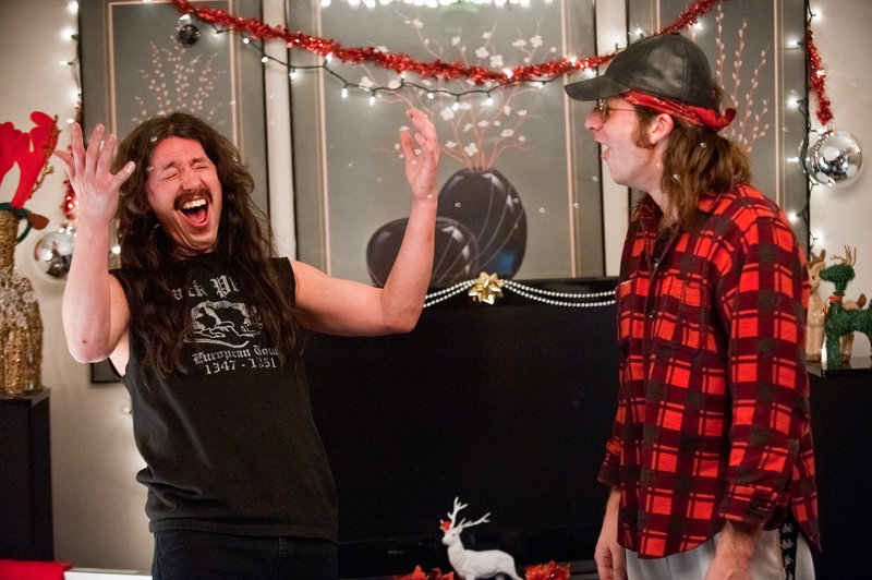 Beste Freunde: Dean (Paul Spence, l.) und Terry (David Lawrence, r.) teilen ihre Vorliebe fürs Headbangen zu lauter Metal-Musik, ihre Liebe zu Dosenbier und anderen Rausch-förderlichen Mitteln und feiern die Feste, wie sie fallen ... – Bild: Fubar II Productions Ltd. / Dan_Power Lizenzbild frei Beste Freunde: Dean (Paul Spence, l.) und Terry (David Lawrence, r.) teilen ihre Vorliebe fürs Headbangen zu lauter Metal-Musik, ihre Liebe zu Dosenbier und anderen Rausch-förderlichen Mitteln und feiern die Feste, wie sie fallen ... – Bild: Fubar II Productions Ltd. / Dan_Power Lizenzbild frei