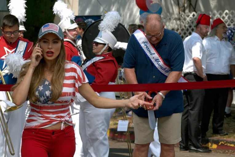 Modern Family Staffel 10 Episodenguide Fernsehserien De