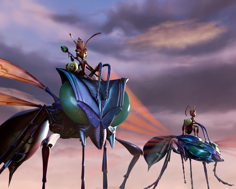 Um dem Schädlingsbekämpfer zu stoppen, verbünden sich die Ameisen mit ihren fliegenden Feinden. – Bild: Super RTL