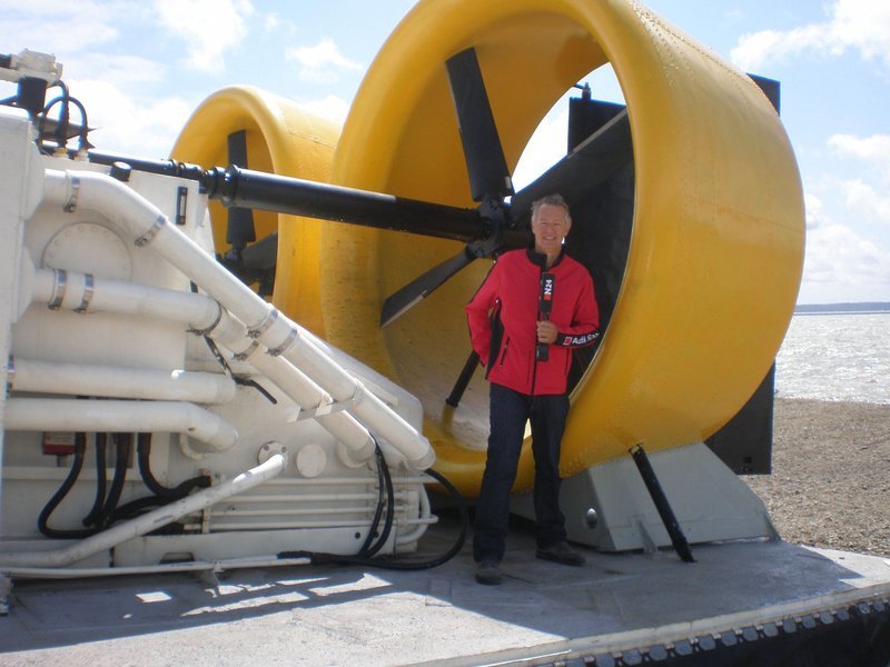 Ob zum Güter- und Personentransport, ob als Expeditionsfahrzeug oder als Hilfsfahrzeug bei Rettungsdiensten und Feuerwehren, die Boote mit den schweren Gummischürzen üben auf die Menschen eine seltsame Faszination aus. N24-Reporter Mick Locher besuchte für seine Reportage viele Konstruktionen. – Bild: N24 /​ Mick Locher /​ Foto: © N24 /​ Mick Locher Dieses Bild darf honorarfrei für redaktionelle Zwecke und nur im Rahmen der Programmankündigung verwe