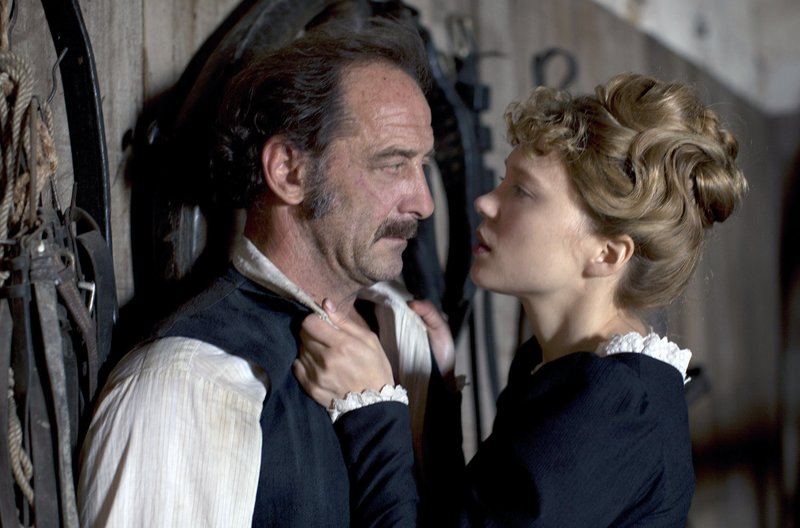 Tagebuch einer Kammerzofe – Bild: Carole Bethuel /​ Die Kammerzofe Célestine (Léa Seydoux) und Gärtner Joseph (Vincent Lindon)