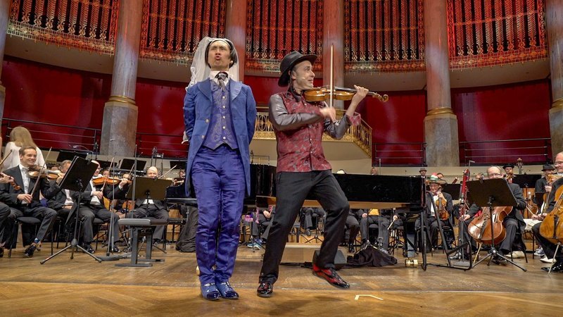 Igudesman & Joo und die Wiener Symphonikern. – Bild: 3sat