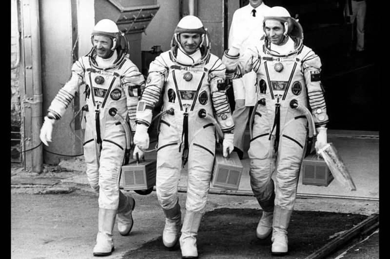 Juni 1982: Im Rahmen einer Sojus-Mission reist zum ersten Mal auch ein Franzose ins Weltall. – Bild: ARTE France 