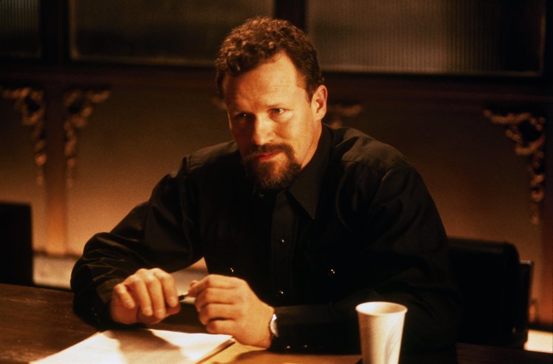 Polizist Zedkov (Michael Rooker) muss um das Leben seines Sohnes bangen. – Bild: ZDF und Frank Masi. Polizist Zedkov (Michael Rooker) muss um das Leben seines Sohnes bangen. – Bild: ZDF und Frank Masi.